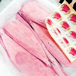 【不定貫】高グレード　冷凍赤身 かつおスキンレス(原魚サイズ2.5上脂選別品)