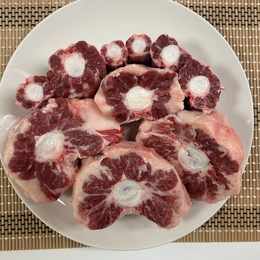 鮮度抜群‼　黒毛和牛　テール　カット済み