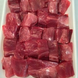 当日入荷した生マグロの尾肉をお届け(皮・骨なし)カツ、ステーキなど