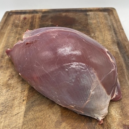 捕獲時のストレスを極限まで抑える「ネックショット【キメ細かい鹿肉】本州鹿肉　シンタマ　ジビエ　超冷凍