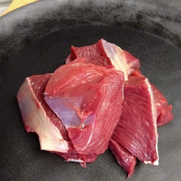 【小田原産】鹿赤身肉切り落とし1kg　(ヒレ肉、モモ肉、肩、背ロース、スネ肉)