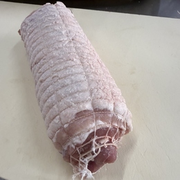 1週間限定販売!スペイン産豚バラチャーシュー!!ネット巻きで調理も楽チン!