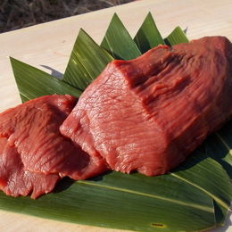 【スジ引き済】静岡県産　天然鹿肉　モモ肉ブロック　1kg